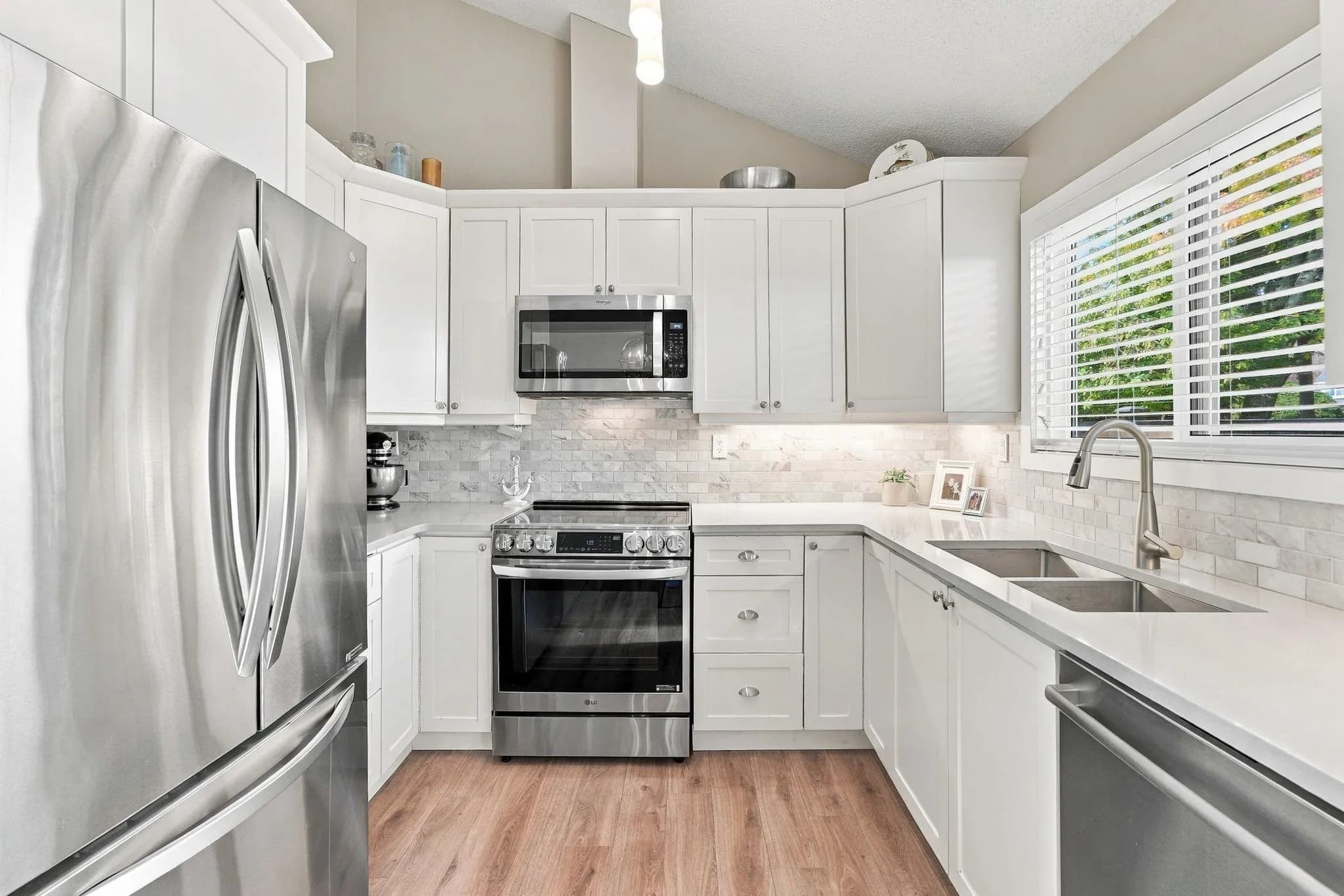 866 Nicolum Court, North Vancouver, BC V7H 2R9 — image 12
