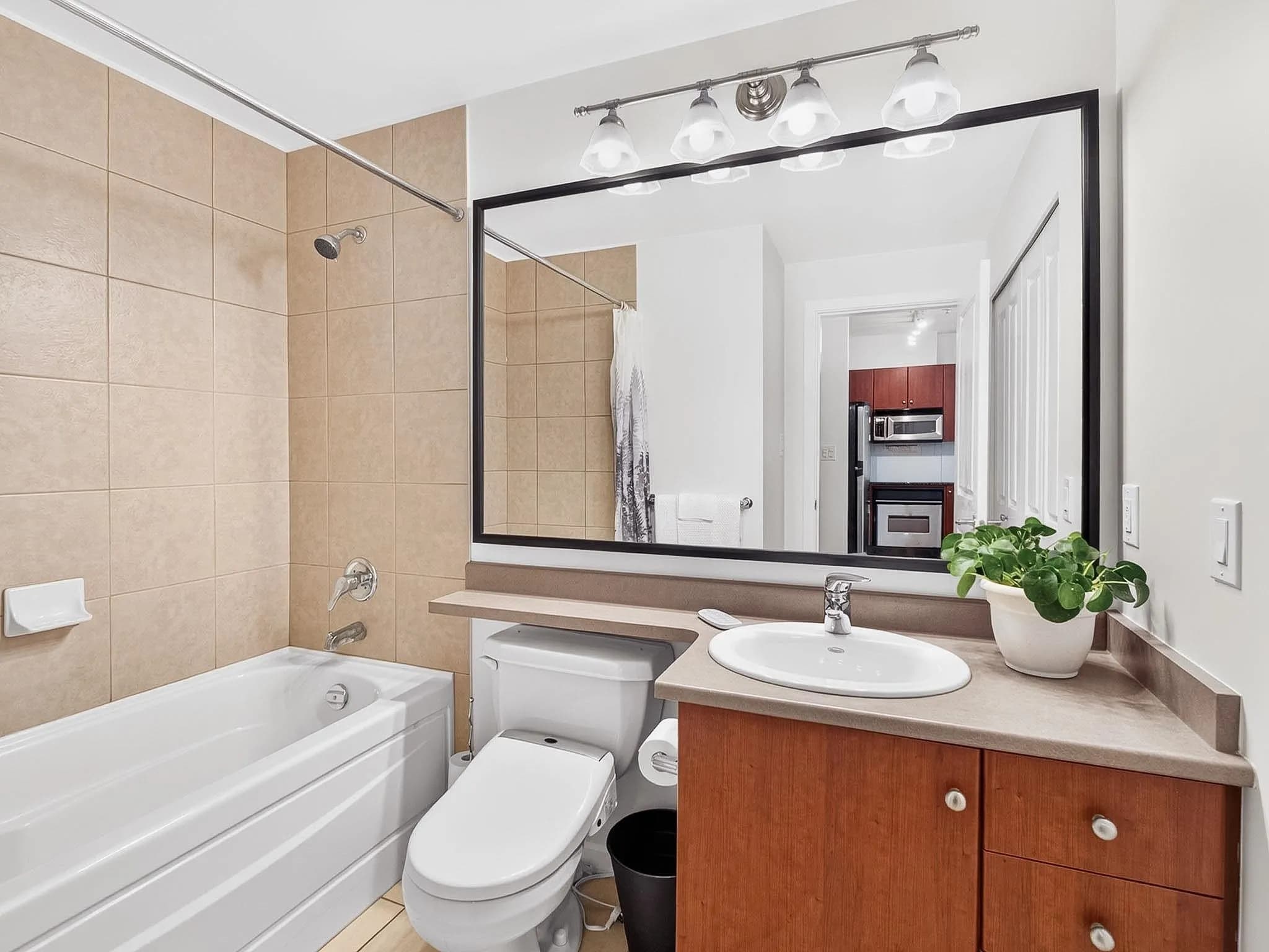 304 100 Capilano Road, Port Moody, BC V3H 5M9 — image 8