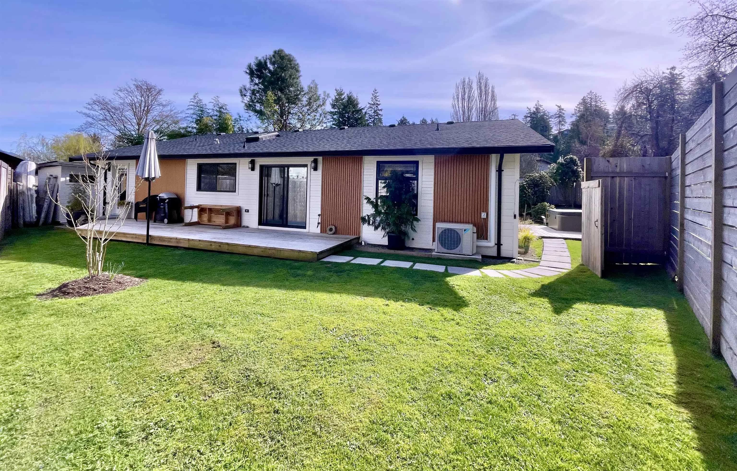655 Dougall Road, Gibsons, BC V0N 1V8 — image 3