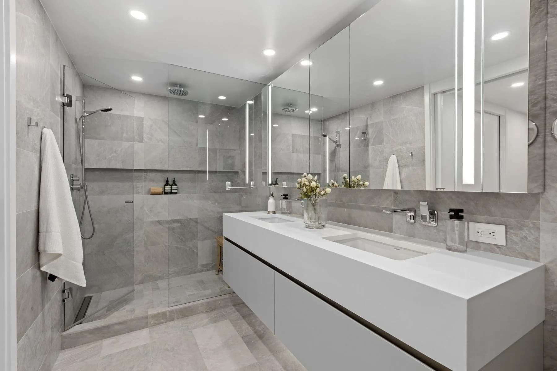 2903 889 Pacific Street, Vancouver, BC V6Z 1C3 — image 20