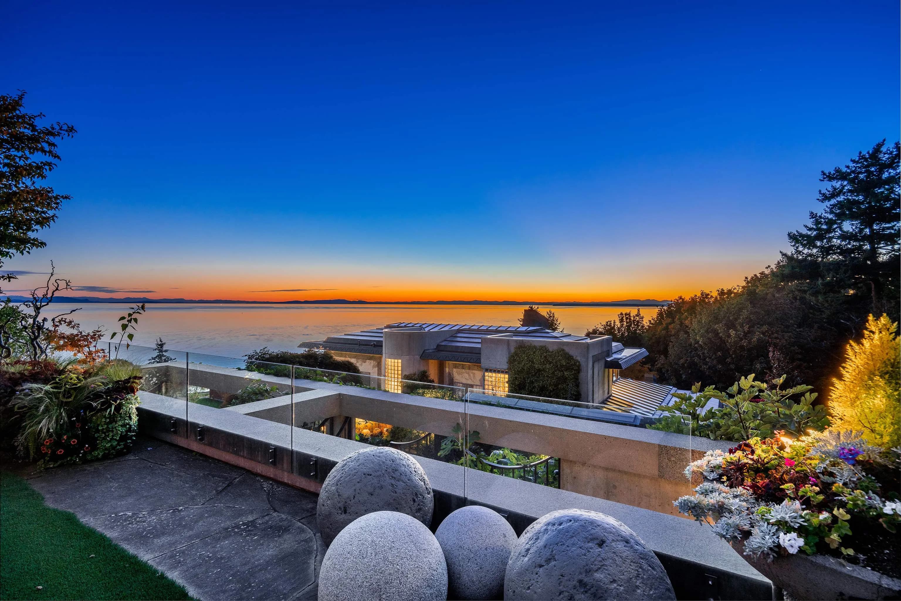 14971 Prospect Avenue, White Rock, BC V4B 2B3 — image 1