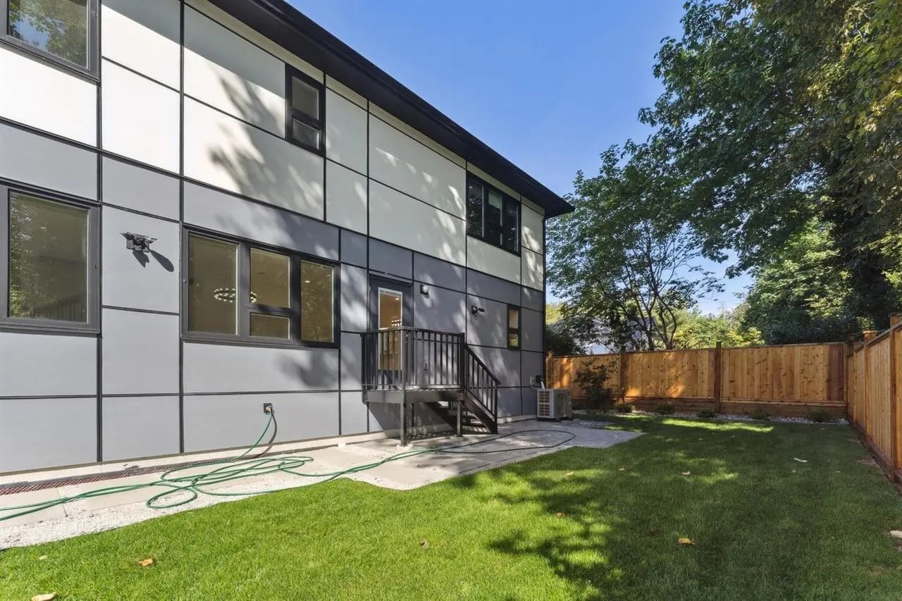 842 St. Denis Avenue, North Vancouver, BC V7J 2G4 — image 25