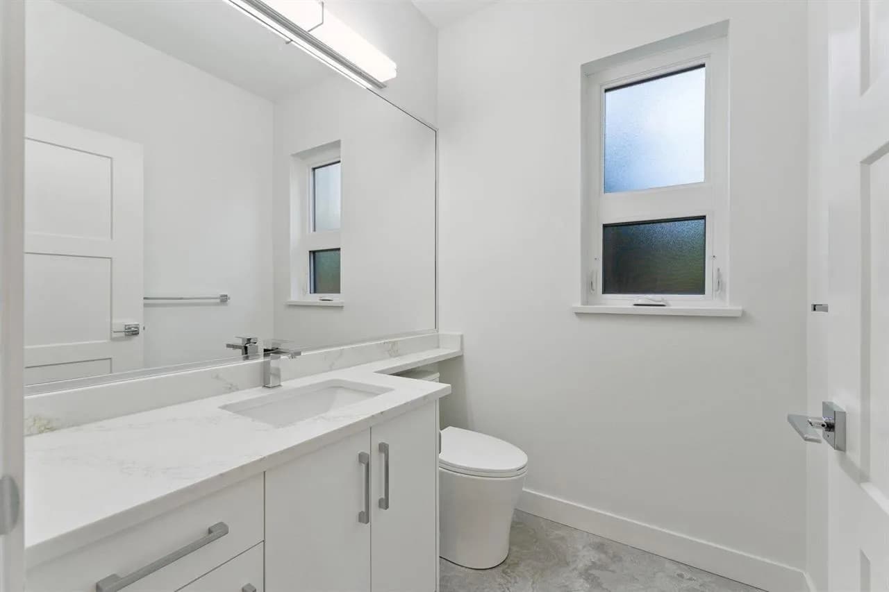 842 St. Denis Avenue, North Vancouver, BC V7J 2G4 — image 10