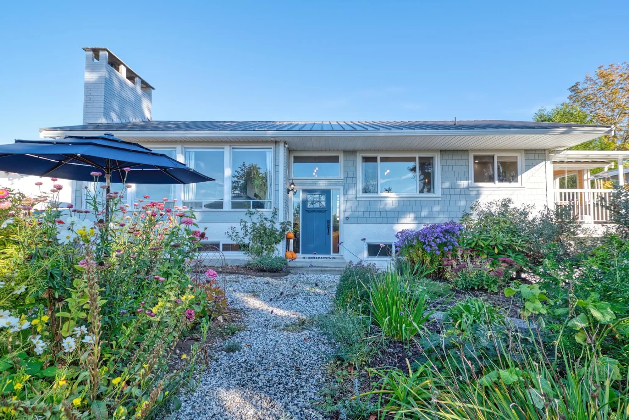 4770 Laurel Avenue, Sechelt, BC V7Z 0B4 — image 1