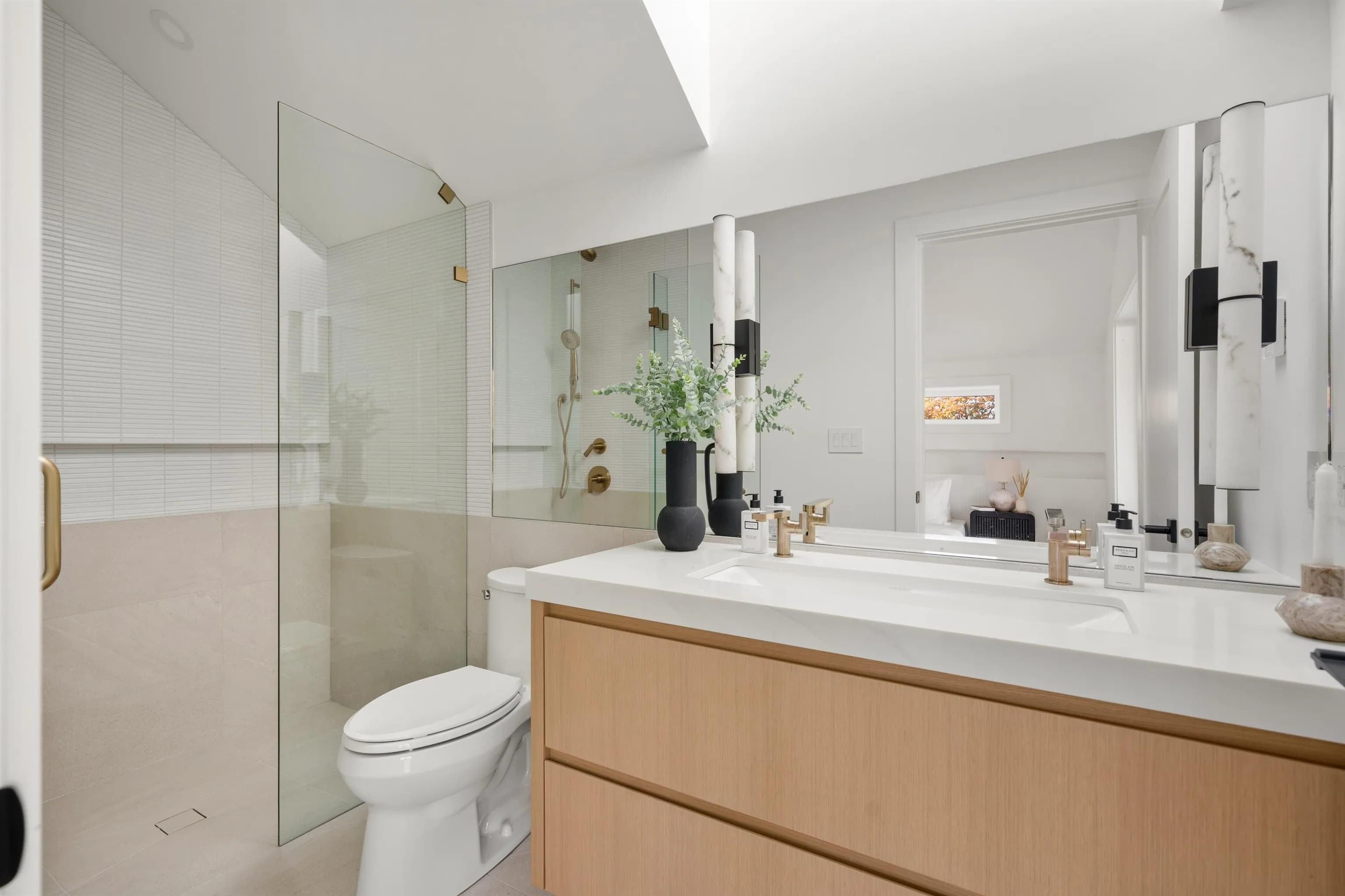 2 3657 W 11th Avenue, Vancouver, BC V6R 2K4 — image 17
