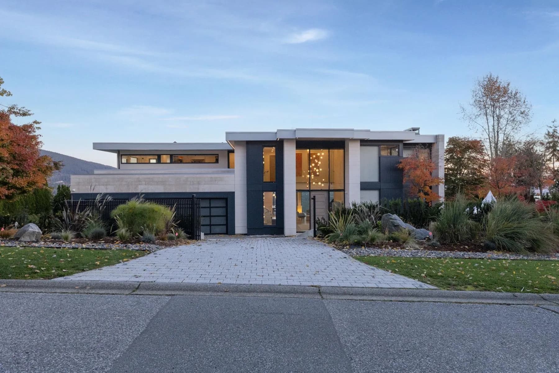 1027 Millstream Road, West Vancouver, BC V7S 2C6 — image 2