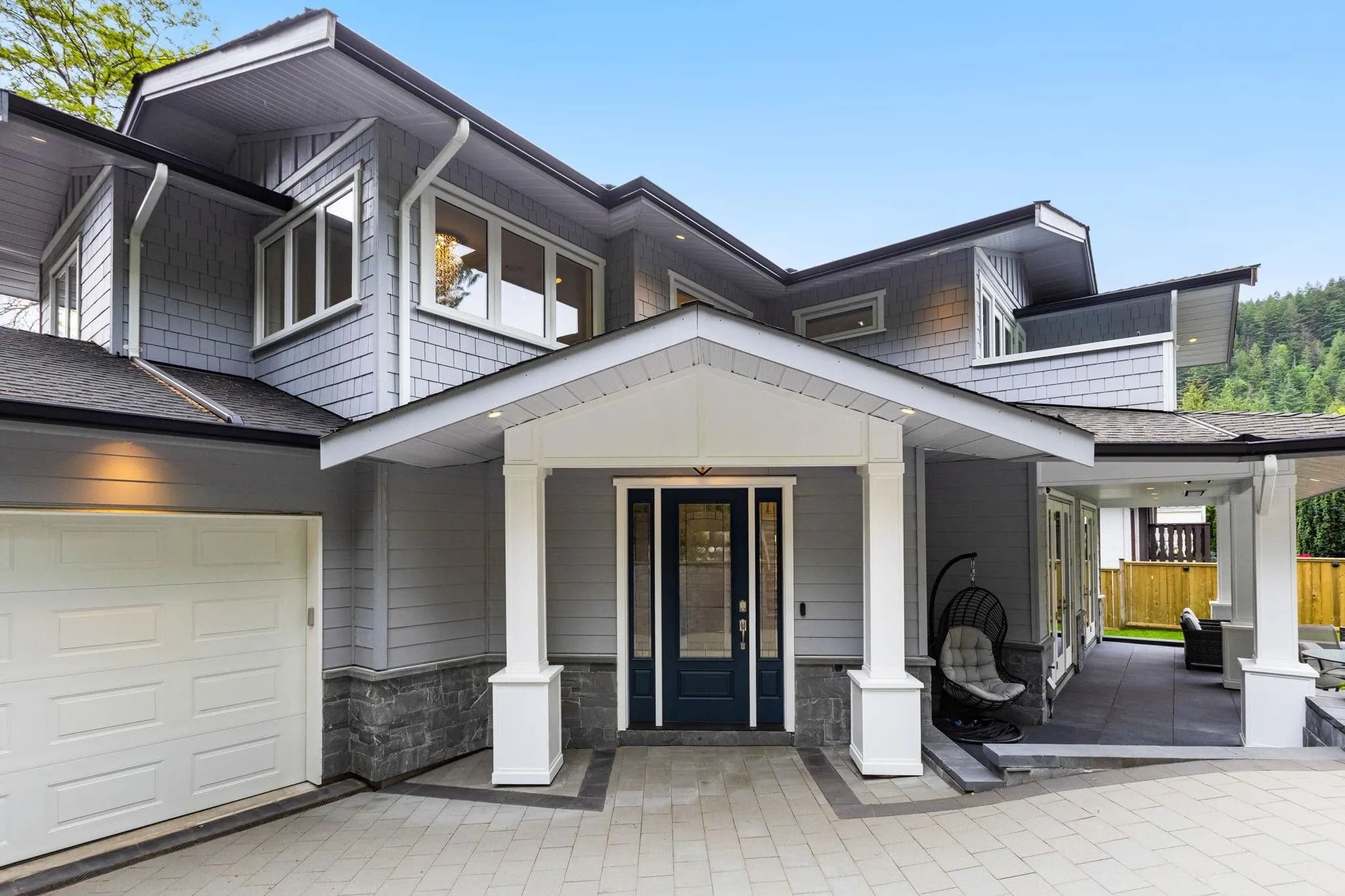 6560 Nelson Avenue, West Vancouver, BC V7W 2A9 — image 2