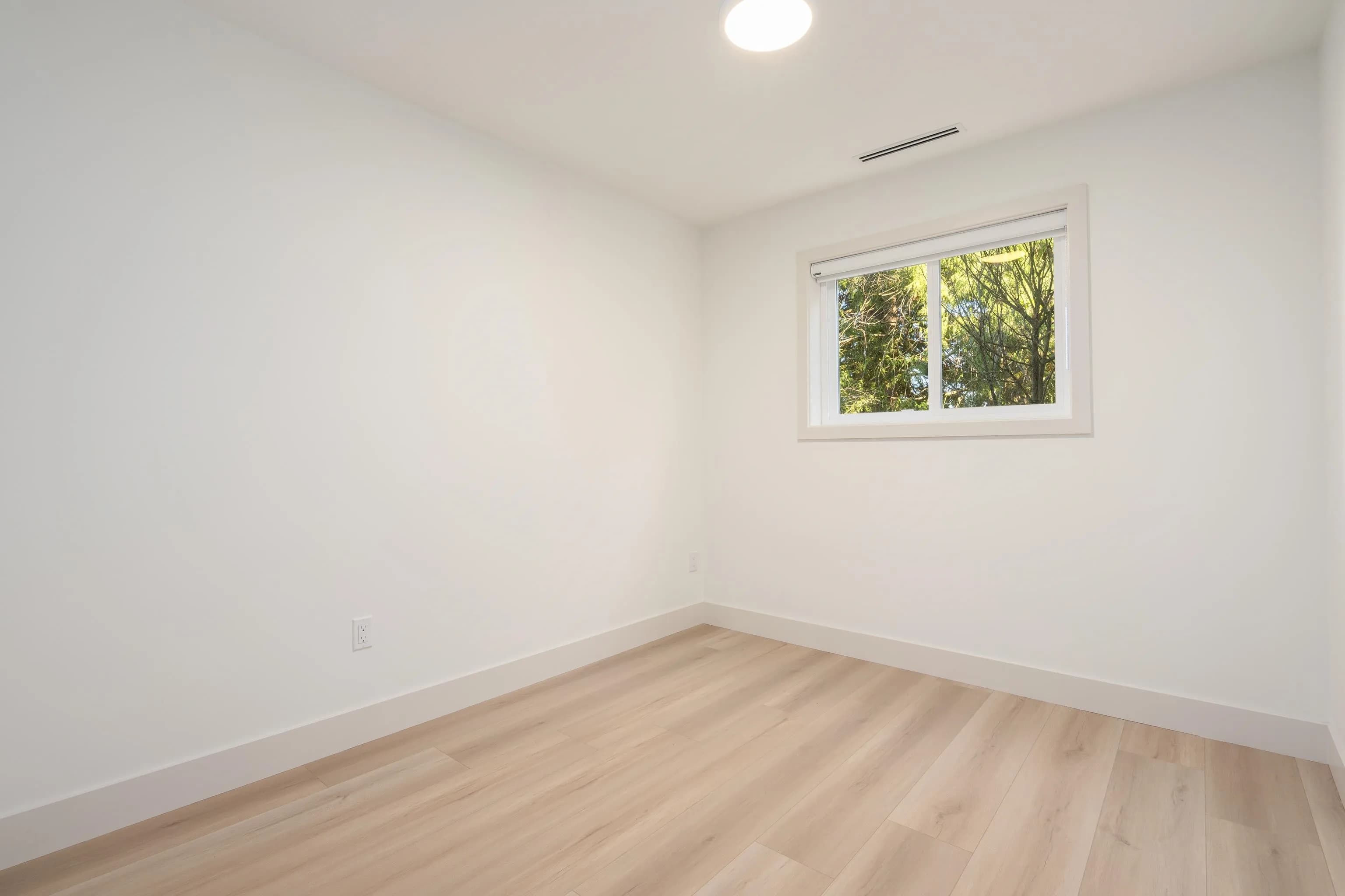 102 14753 111a Avenue, Surrey, BC V3R 2E2 — image 4