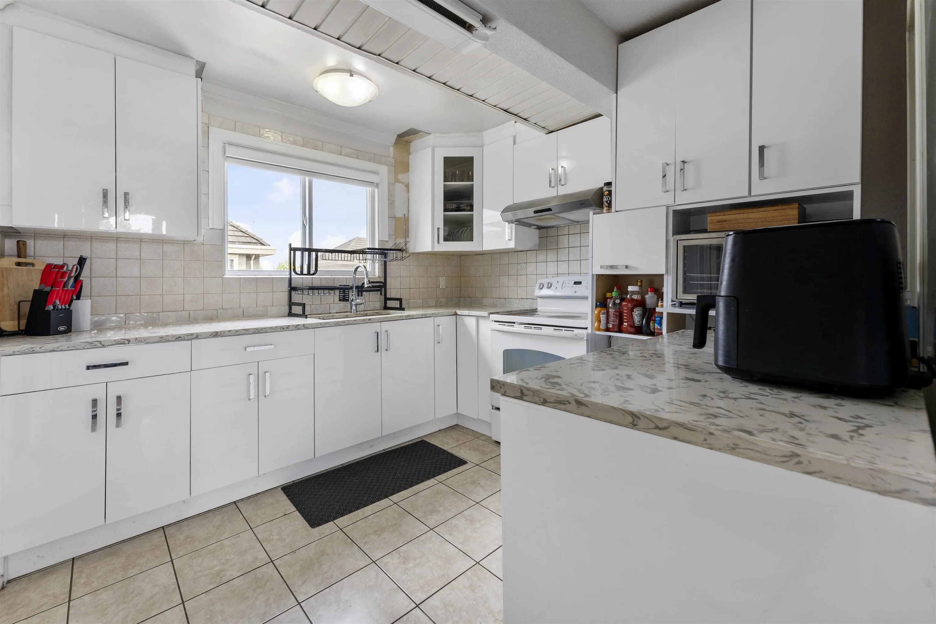 7670 150b Street, Surrey, BC V3S 5P1 — image 28