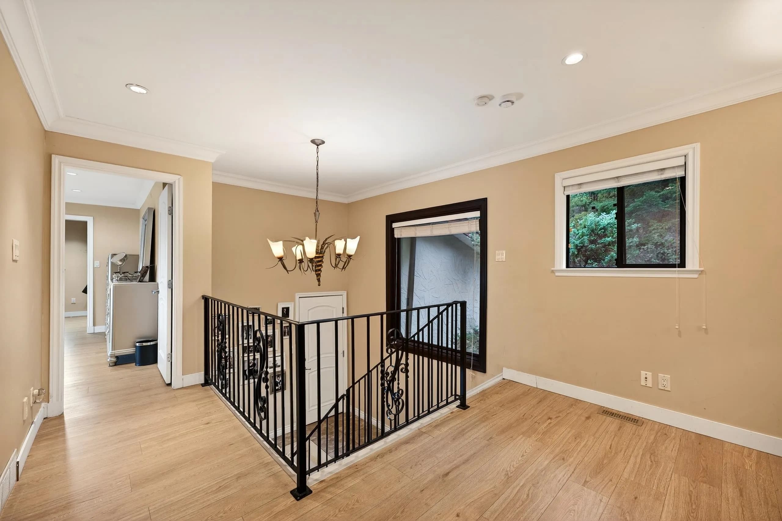 1375 Burnside Road, West Vancouver, BC V7S 2P6 — image 25