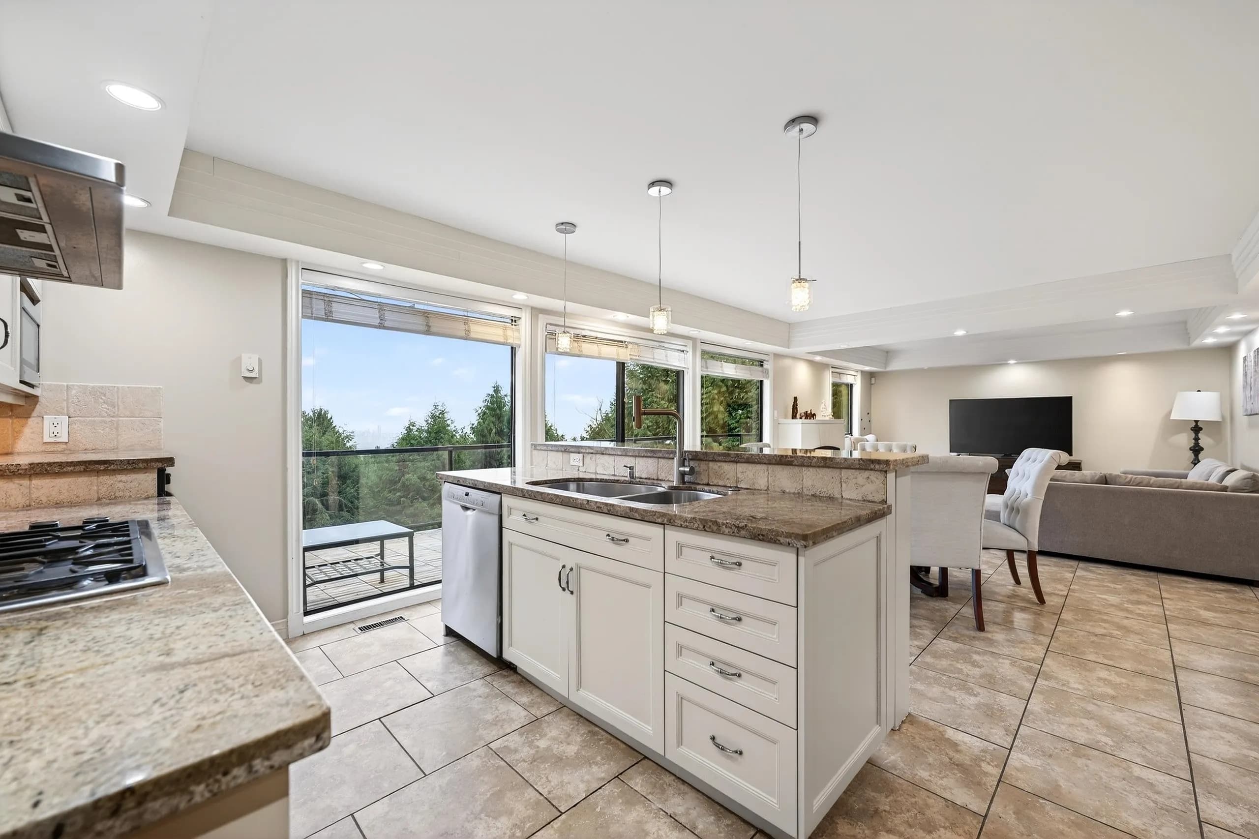 1375 Burnside Road, West Vancouver, BC V7S 2P6 — image 19