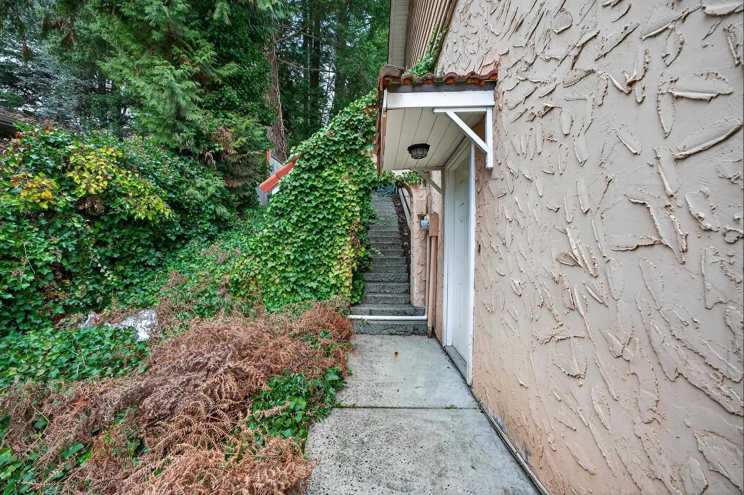 1375 Burnside Road, West Vancouver, BC V7S 2P6 — image 34