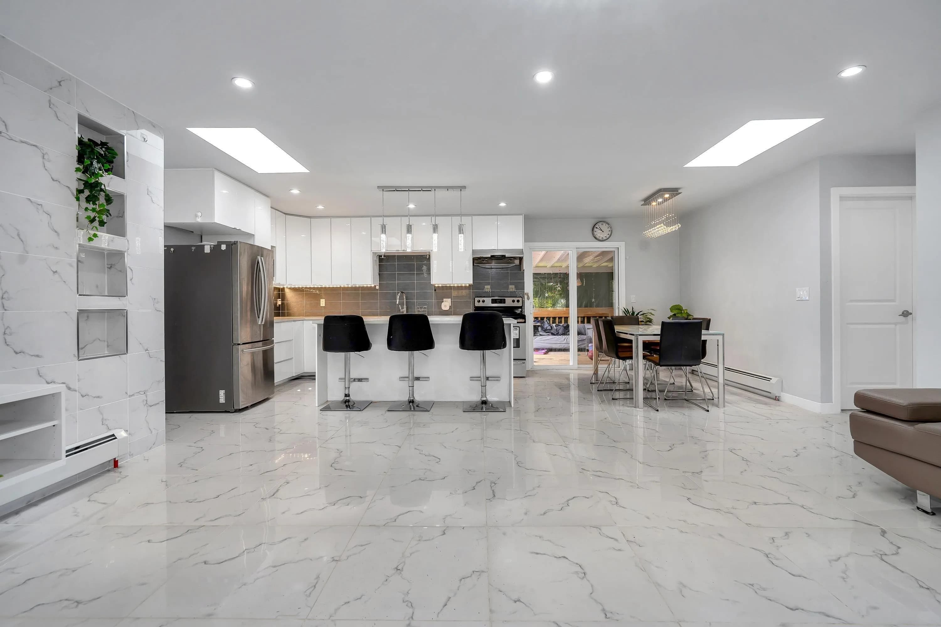 10865 152 Street, Surrey, BC V3R 4H3 — image 2