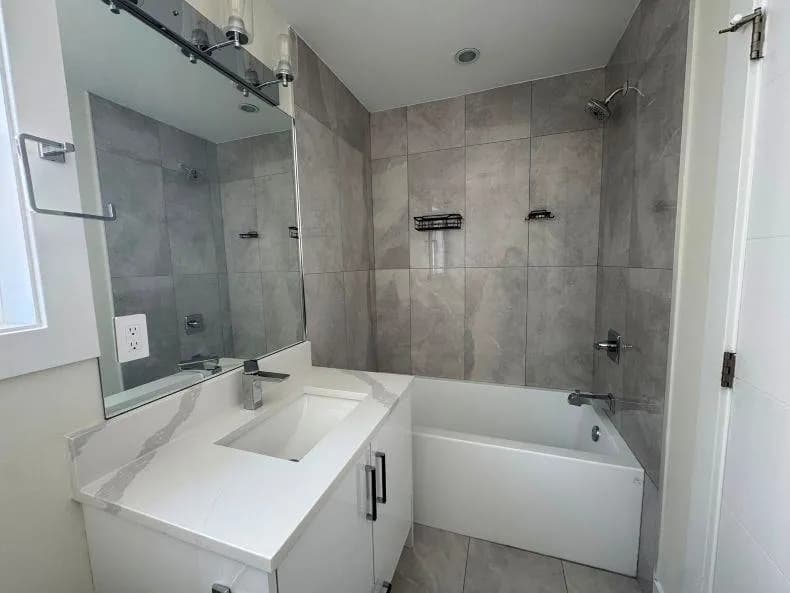 6637 121a Street, Surrey, BC V3W 0H8 — image 40