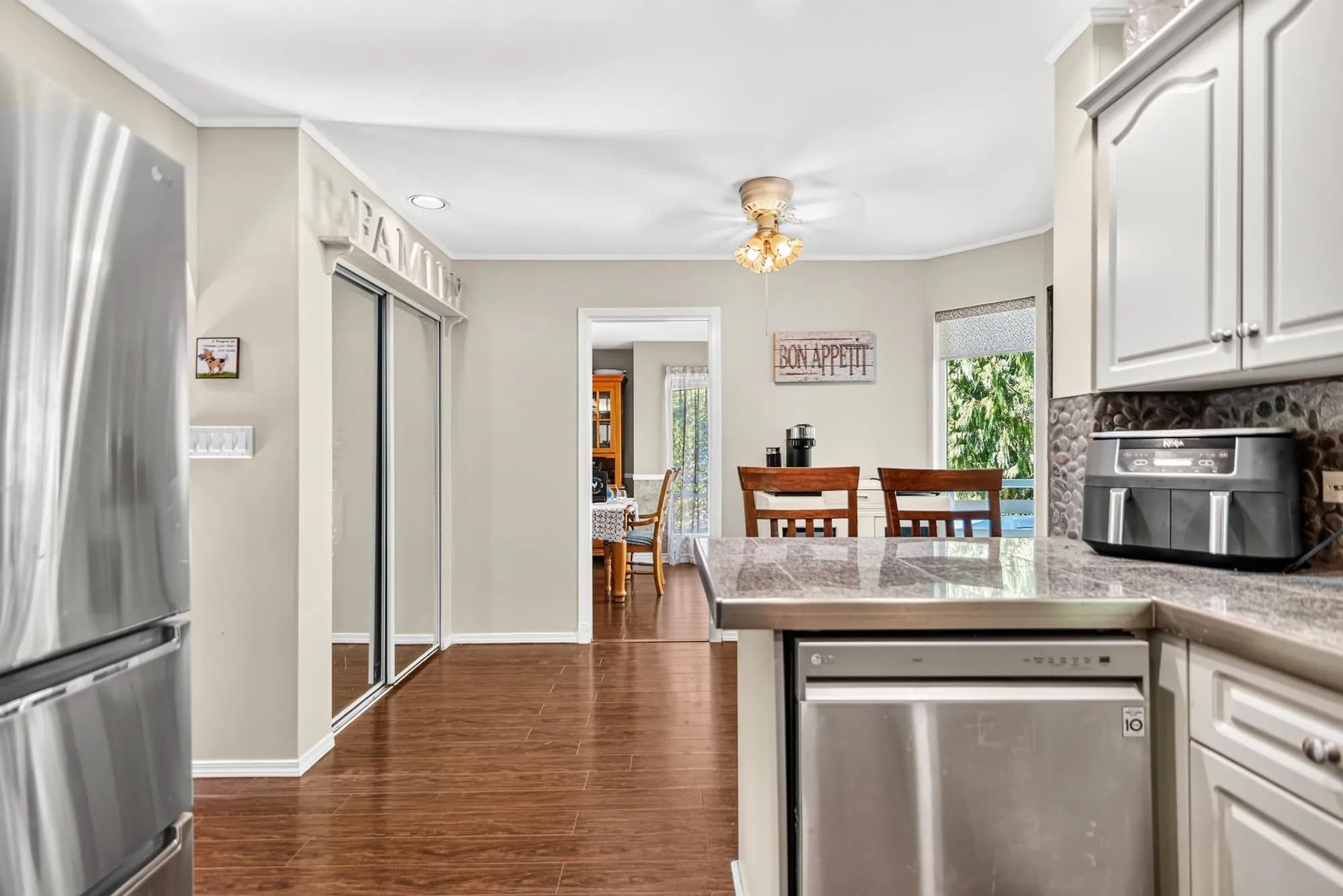 5818 Trail Avenue, Sechelt, BC V7Z 0L9 — image 12
