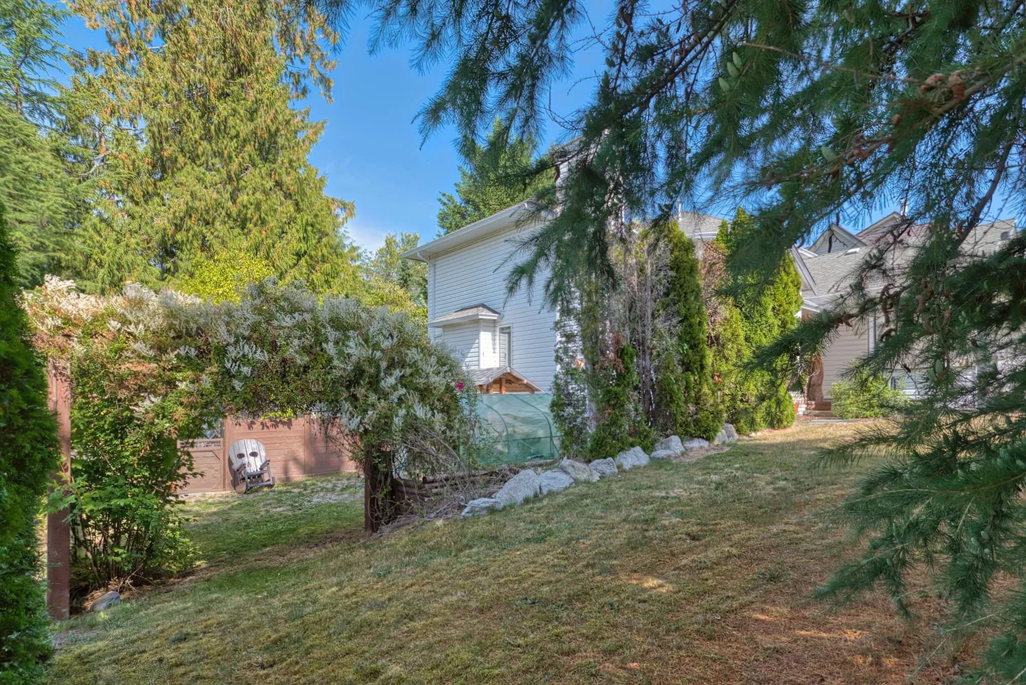 5818 Trail Avenue, Sechelt, BC V7Z 0L9 — image 31