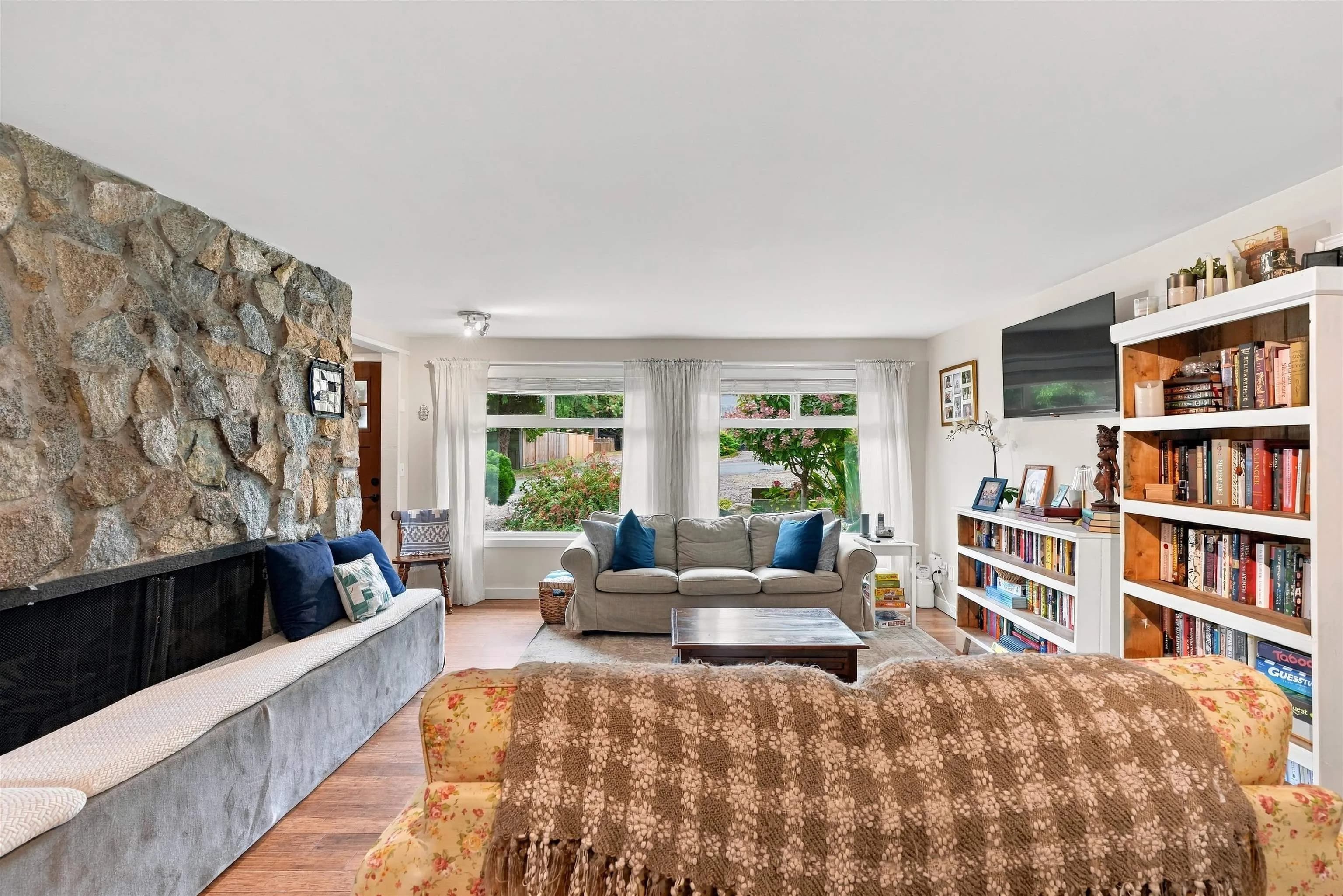 5734 Pebble Crescent, Sechelt, BC V0N 3A0 — image 5