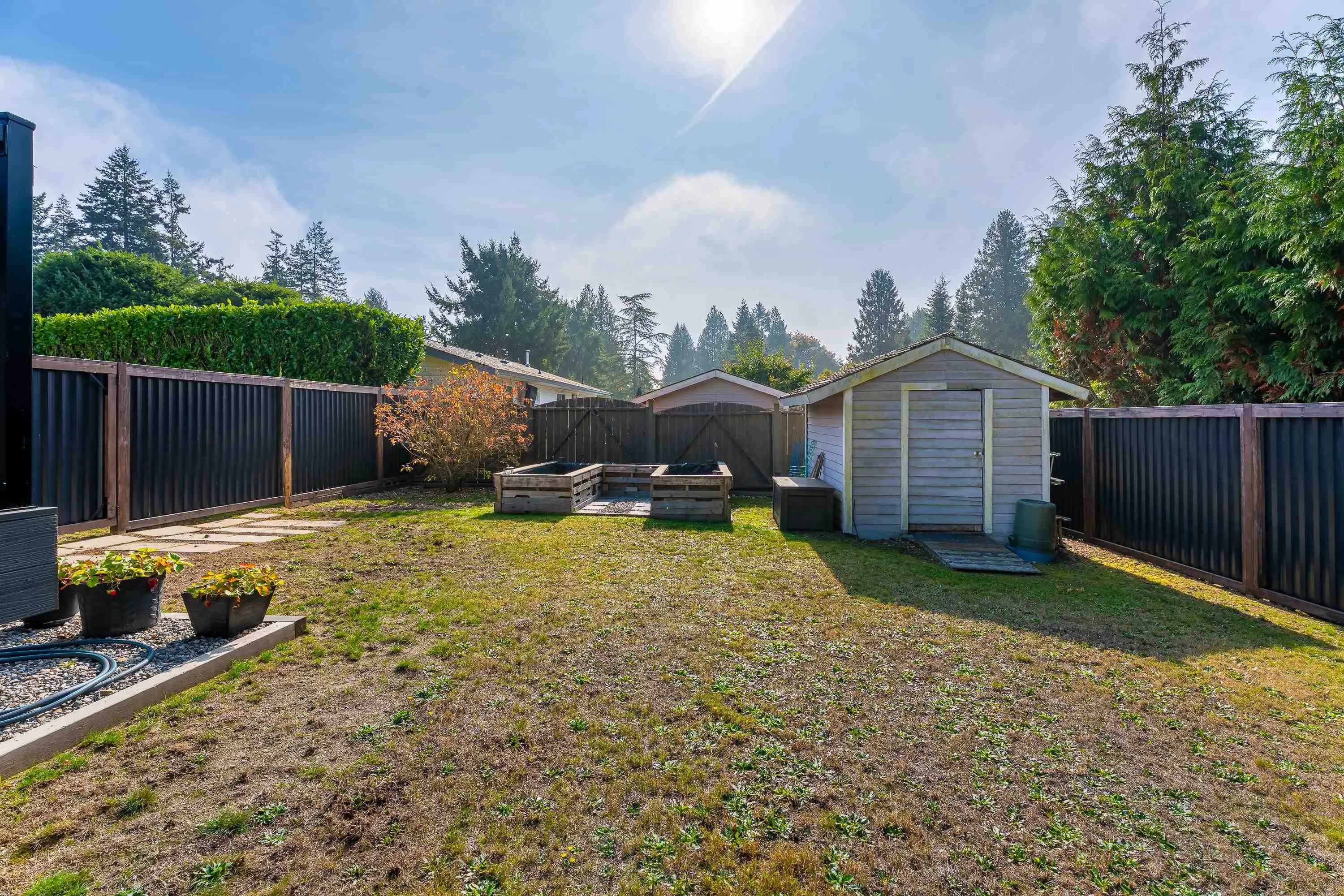 5617 Curtis Place, Sechelt, BC V7Z 0R9 — image 25