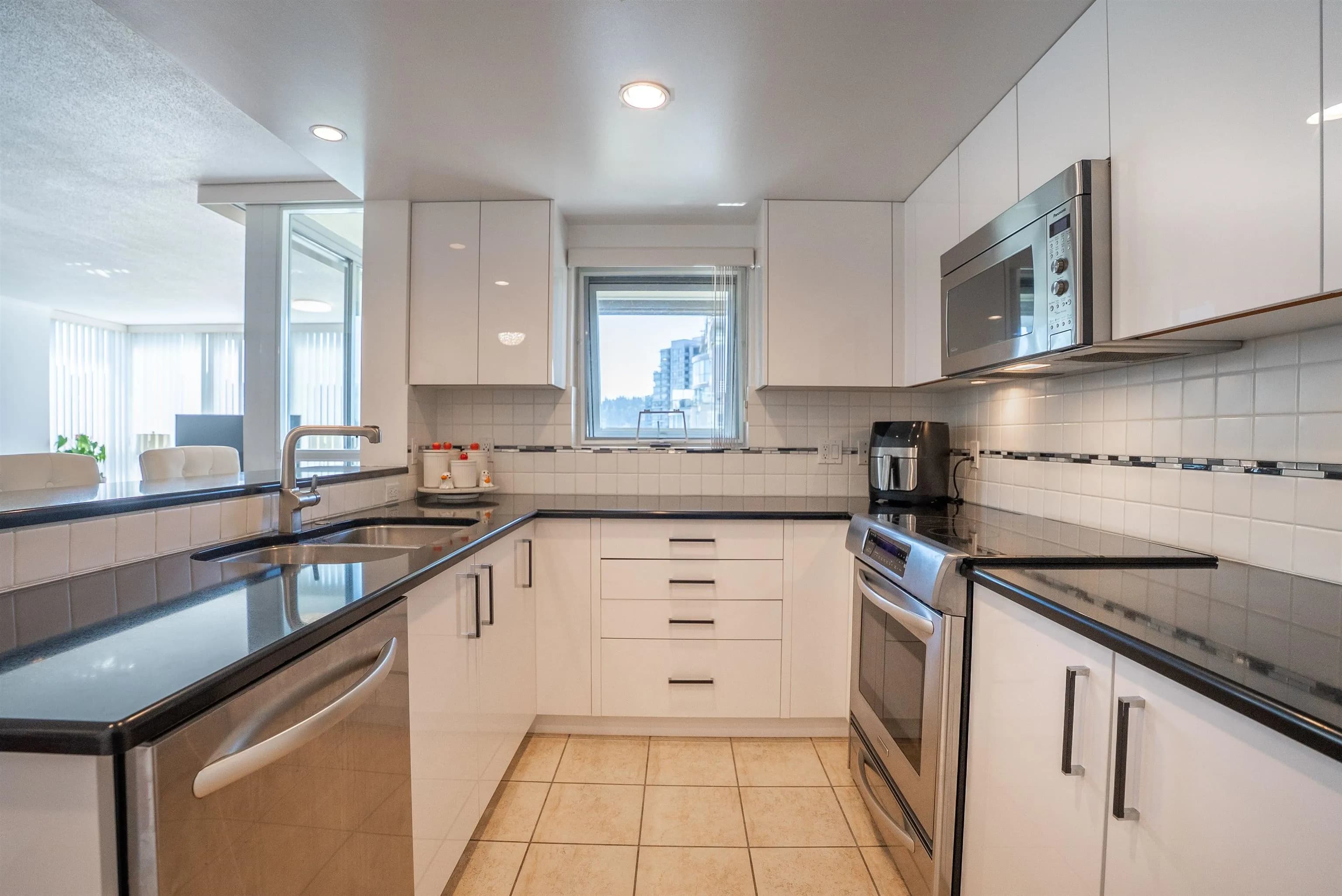 1403 235 Guildford Way, Port Moody, BC V3H 5L8 — image 11