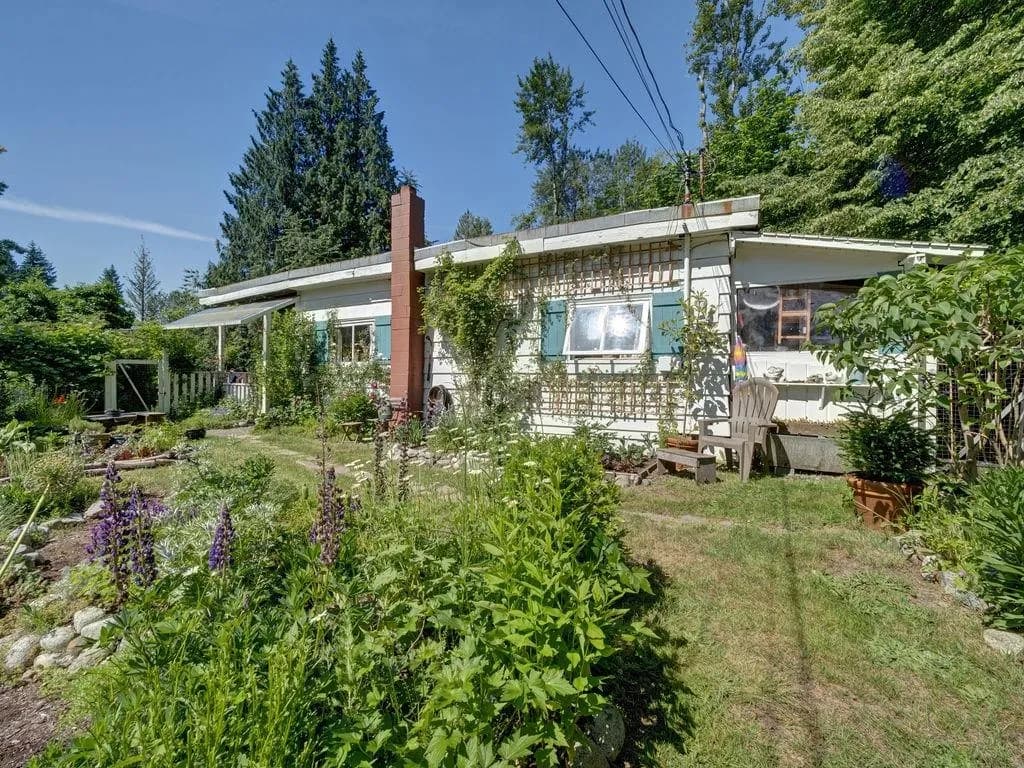 947 North Road, Gibsons, BC V0N 1V7 — image 25