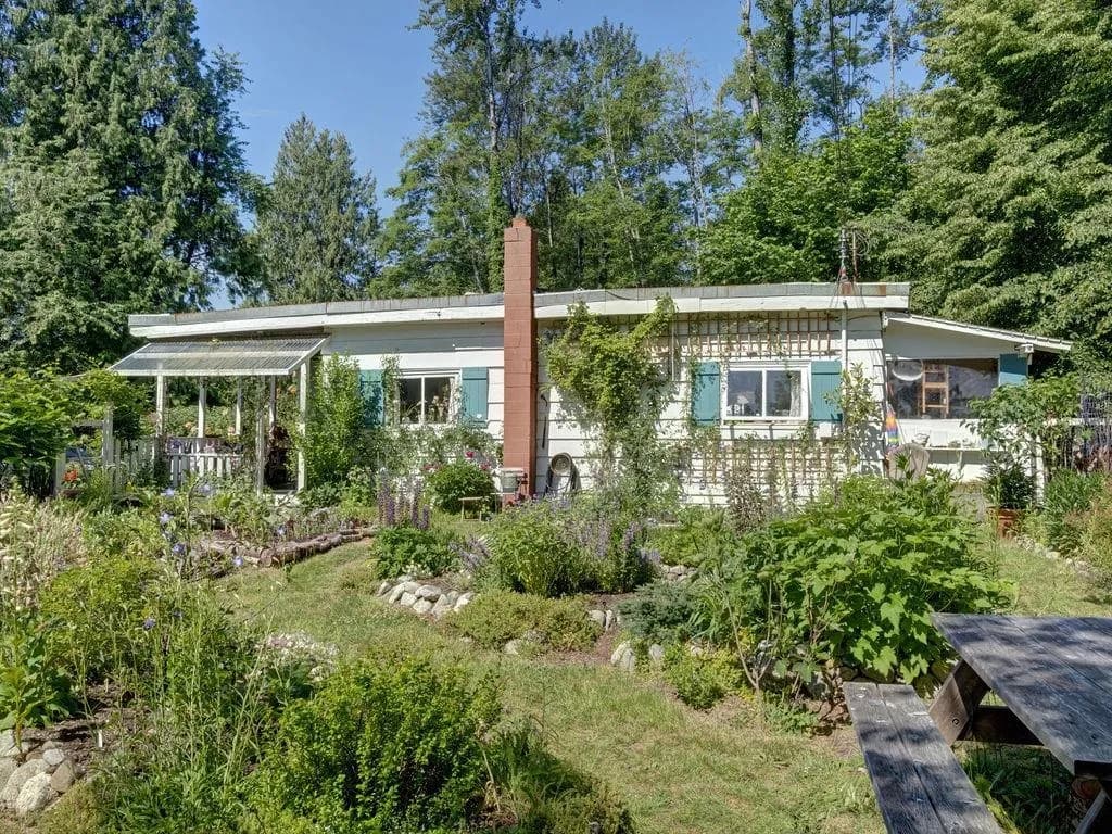947 North Road, Gibsons, BC V0N 1V7 — image 2