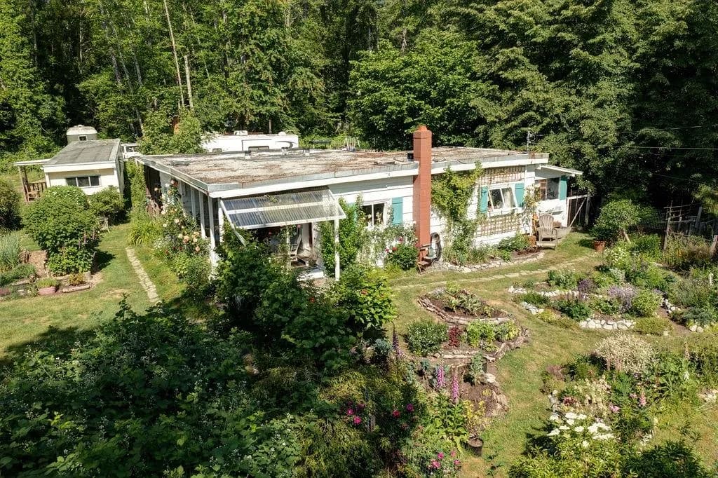 947 North Road, Gibsons, BC V0N 1V7 — image 39