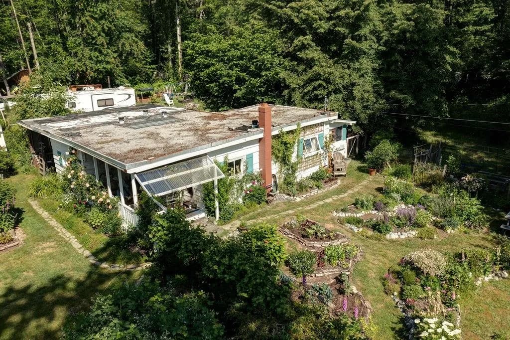 947 North Road, Gibsons, BC V0N 1V7 — image 38