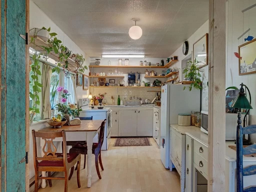 947 North Road, Gibsons, BC V0N 1V7 — image 13