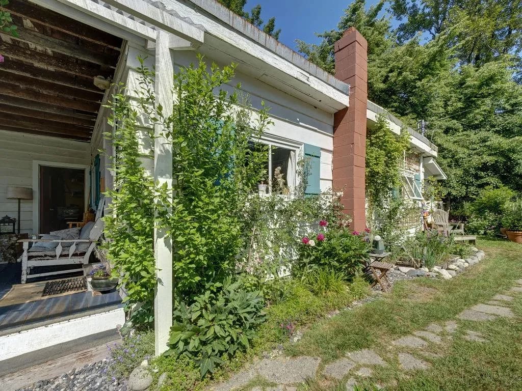 947 North Road, Gibsons, BC V0N 1V7 — image 24
