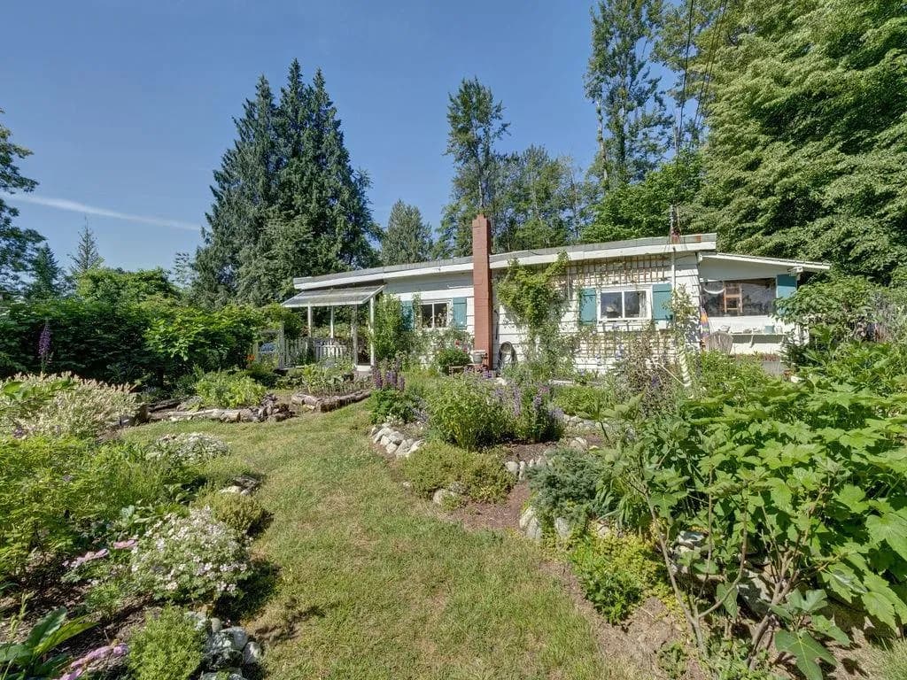 947 North Road, Gibsons, BC V0N 1V7 — image 26
