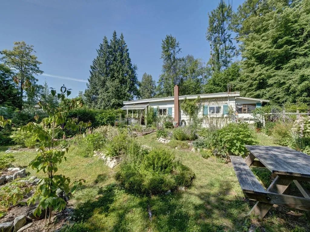 947 North Road, Gibsons, BC V0N 1V7 — image 27