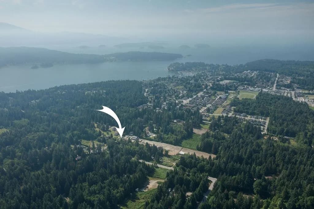 947 North Road, Gibsons, BC V0N 1V7 — image 32