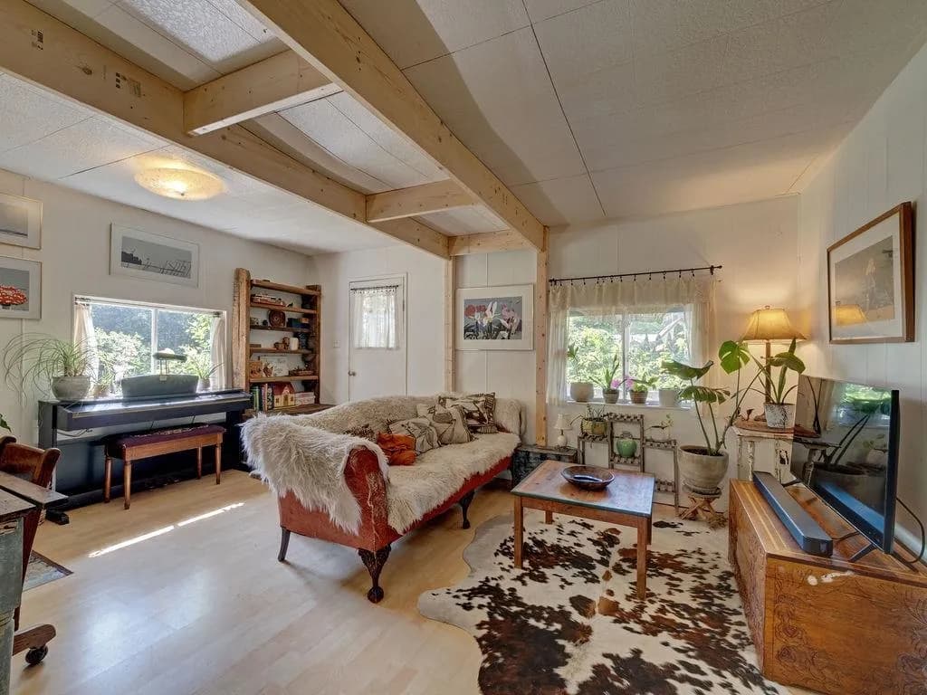 947 North Road, Gibsons, BC V0N 1V7 — image 8