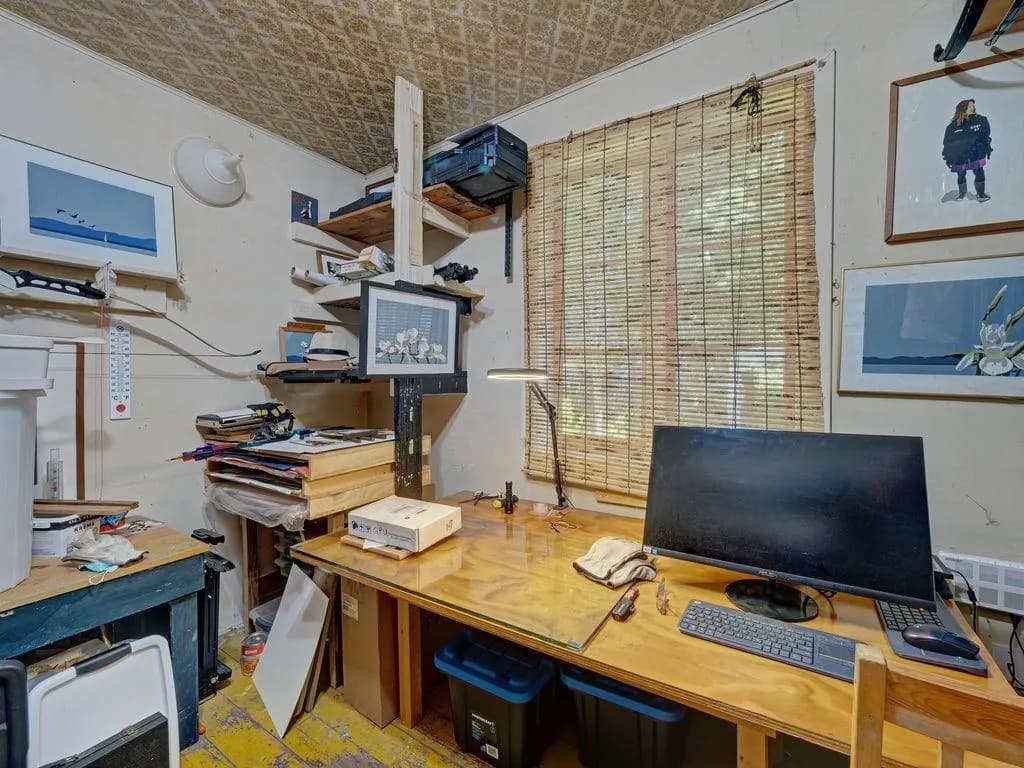 947 North Road, Gibsons, BC V0N 1V7 — image 18