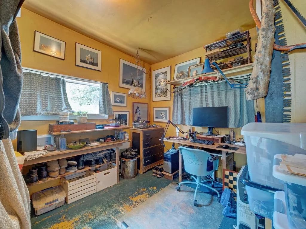 947 North Road, Gibsons, BC V0N 1V7 — image 20