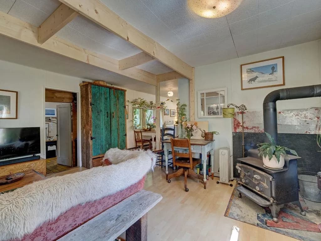 947 North Road, Gibsons, BC V0N 1V7 — image 10