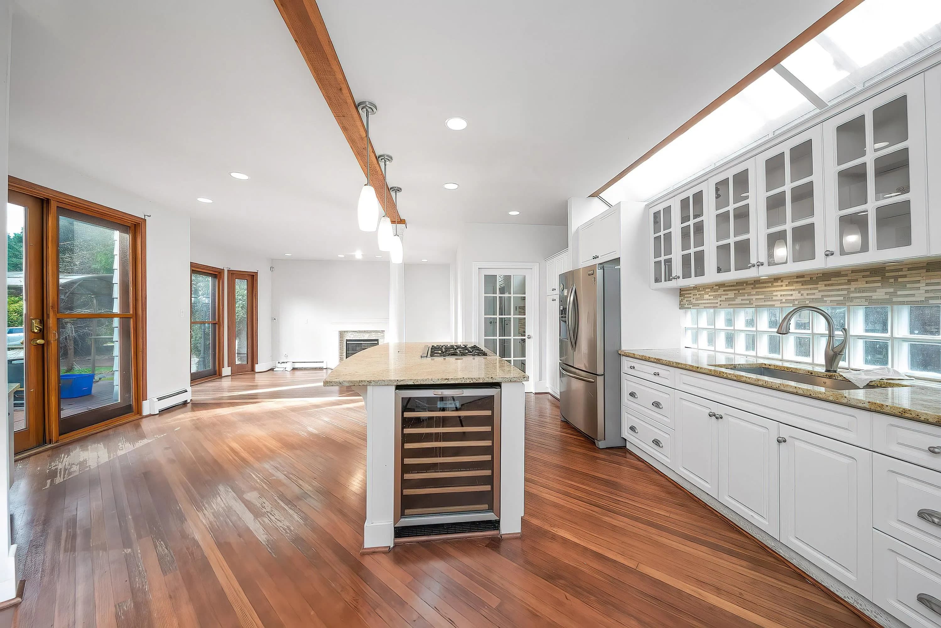 992 3rd Street, West Vancouver, BC V7T 2J3 — image 2