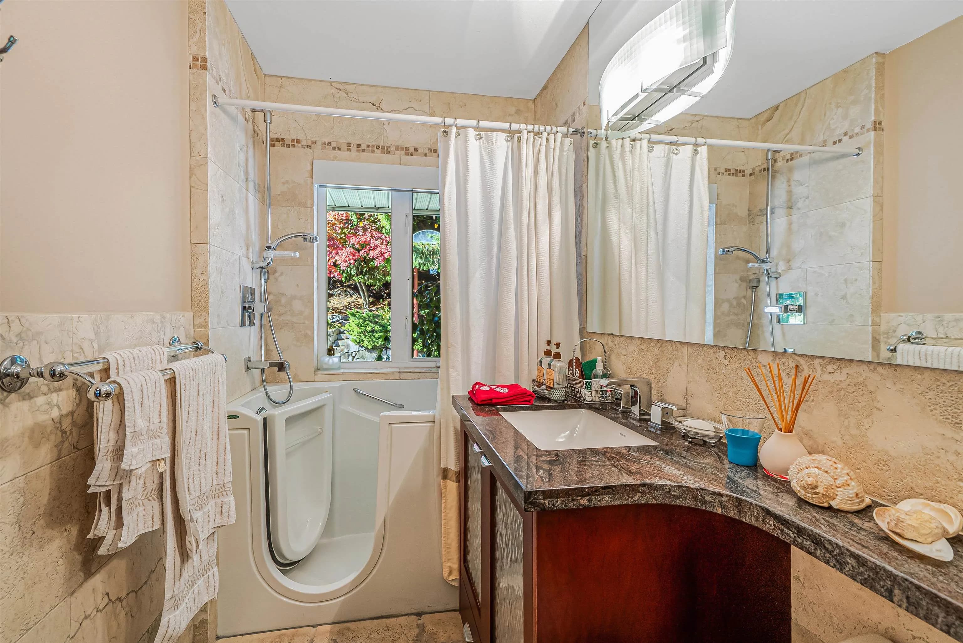 230 Onslow Place, West Vancouver, BC V7S 1K5 — image 21