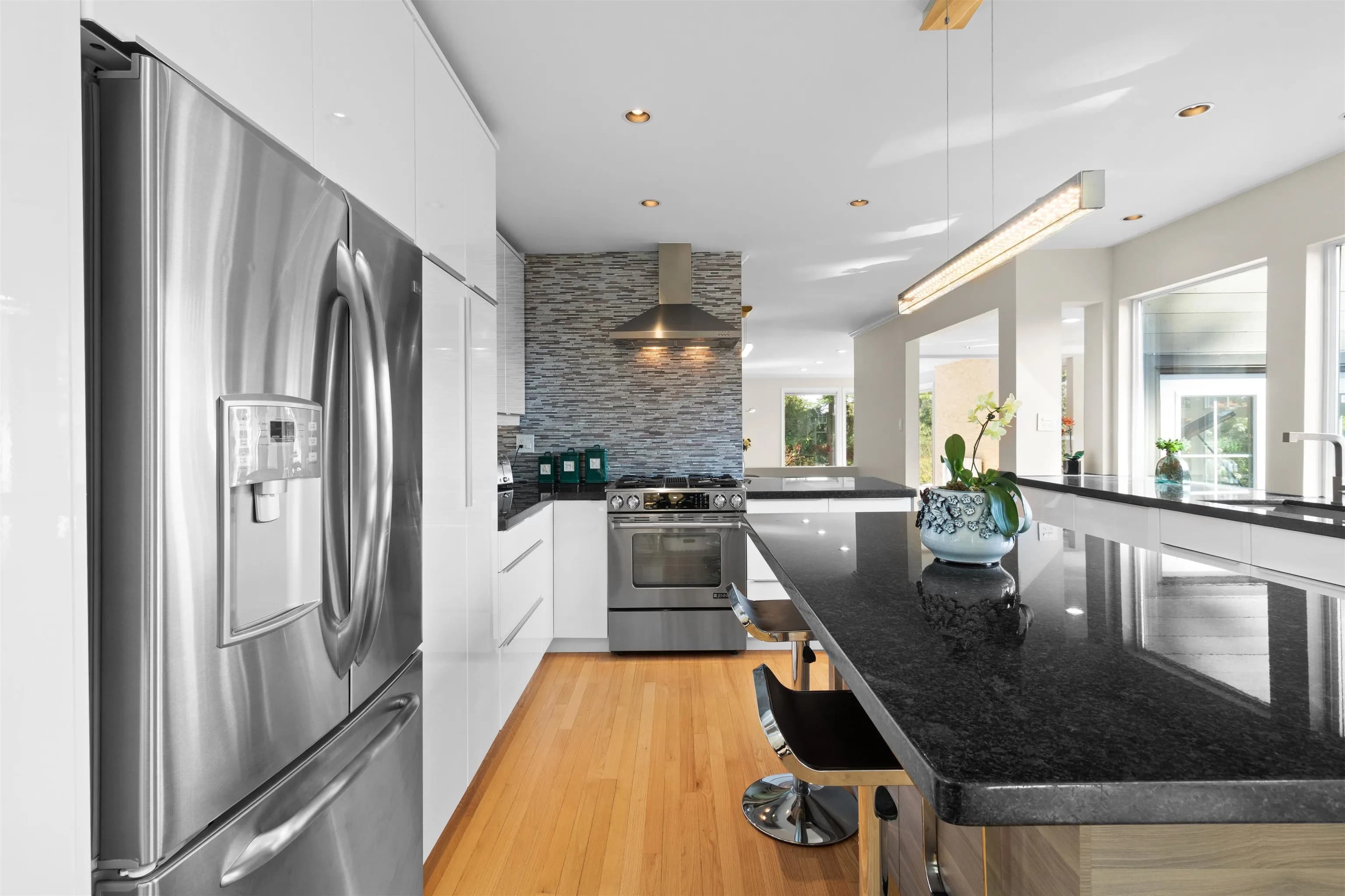 4635 Caulfeild Drive, West Vancouver, BC V7W 1E9 — image 11