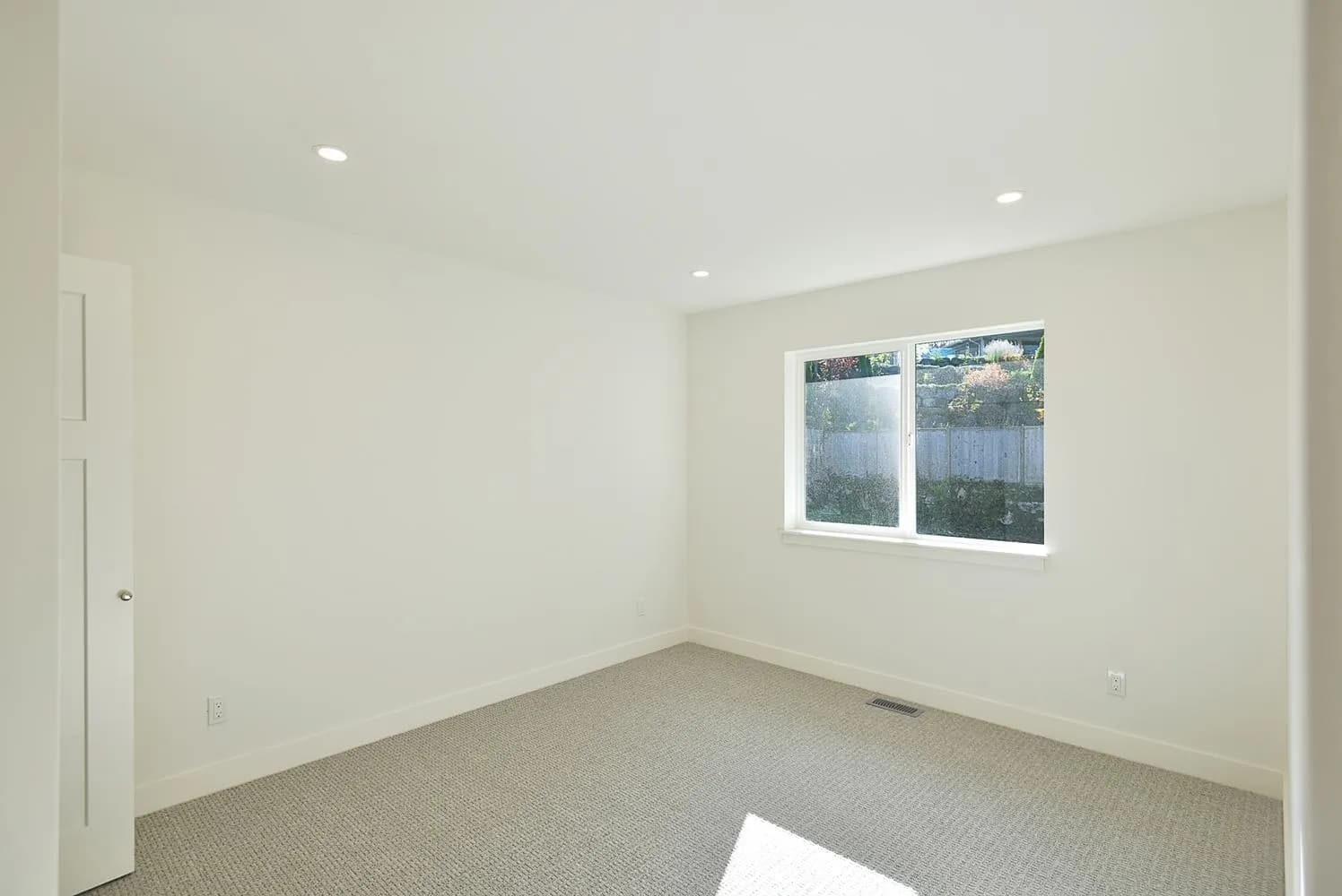 5825 Trail Avenue, Sechelt, BC V7Z 0K5 — image 29