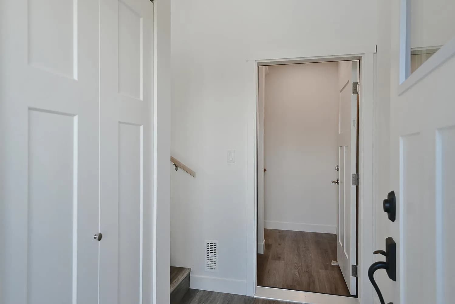 5825 Trail Avenue, Sechelt, BC V7Z 0K5 — image 34