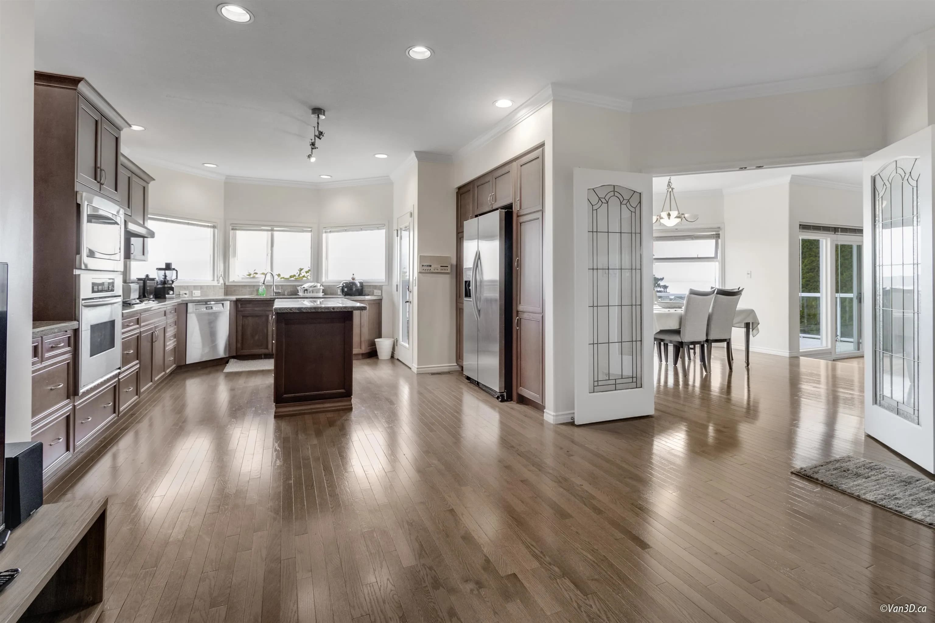 2272 Ottawa Avenue, West Vancouver, BC V7V 2S6 — image 15
