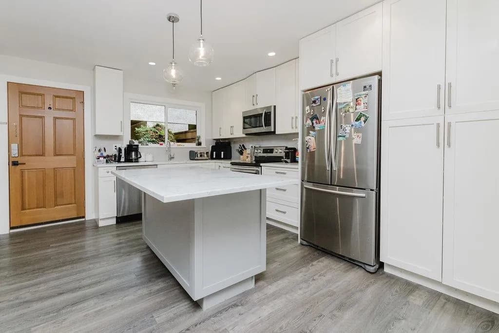 841 North Road, Gibsons, BC V0N 1V9 — image 1