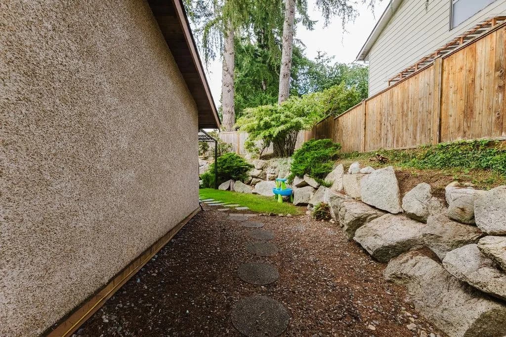 841 North Road, Gibsons, BC V0N 1V9 — image 16