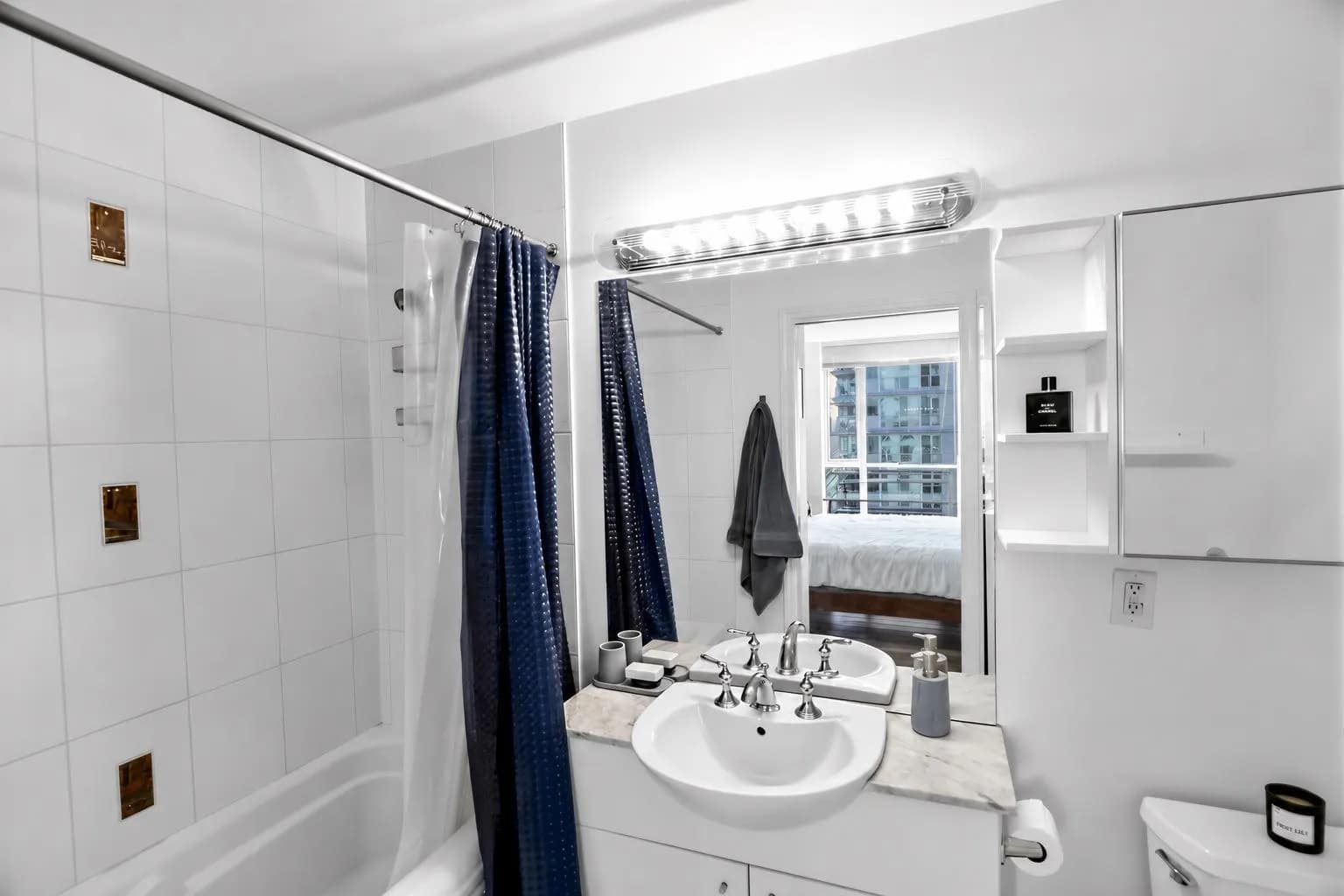 806 168 E Esplanade Avenue, North Vancouver, BC V7L 4X8 — image 11