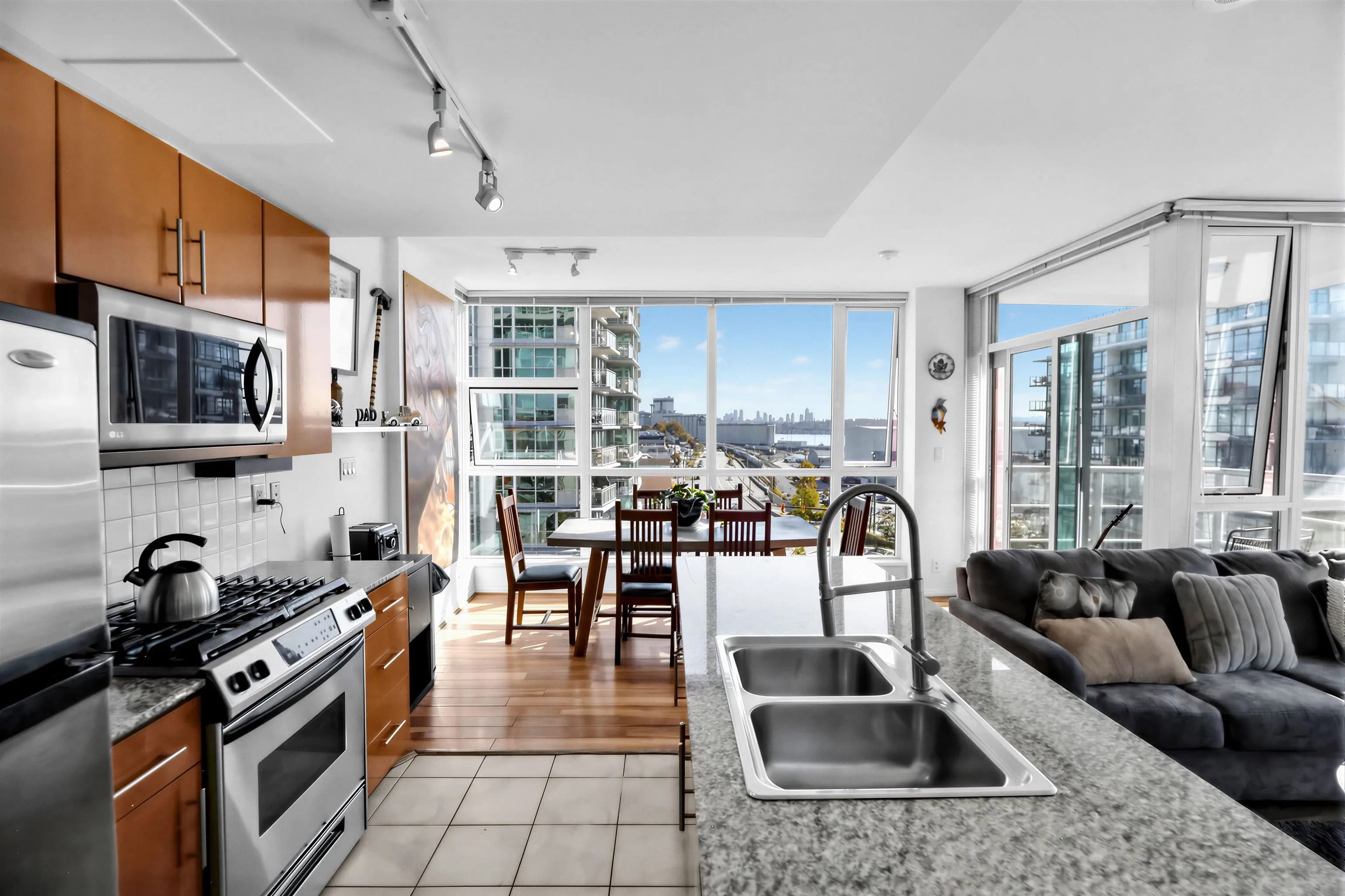 806 168 E Esplanade Avenue, North Vancouver, BC V7L 4X8 — image 6