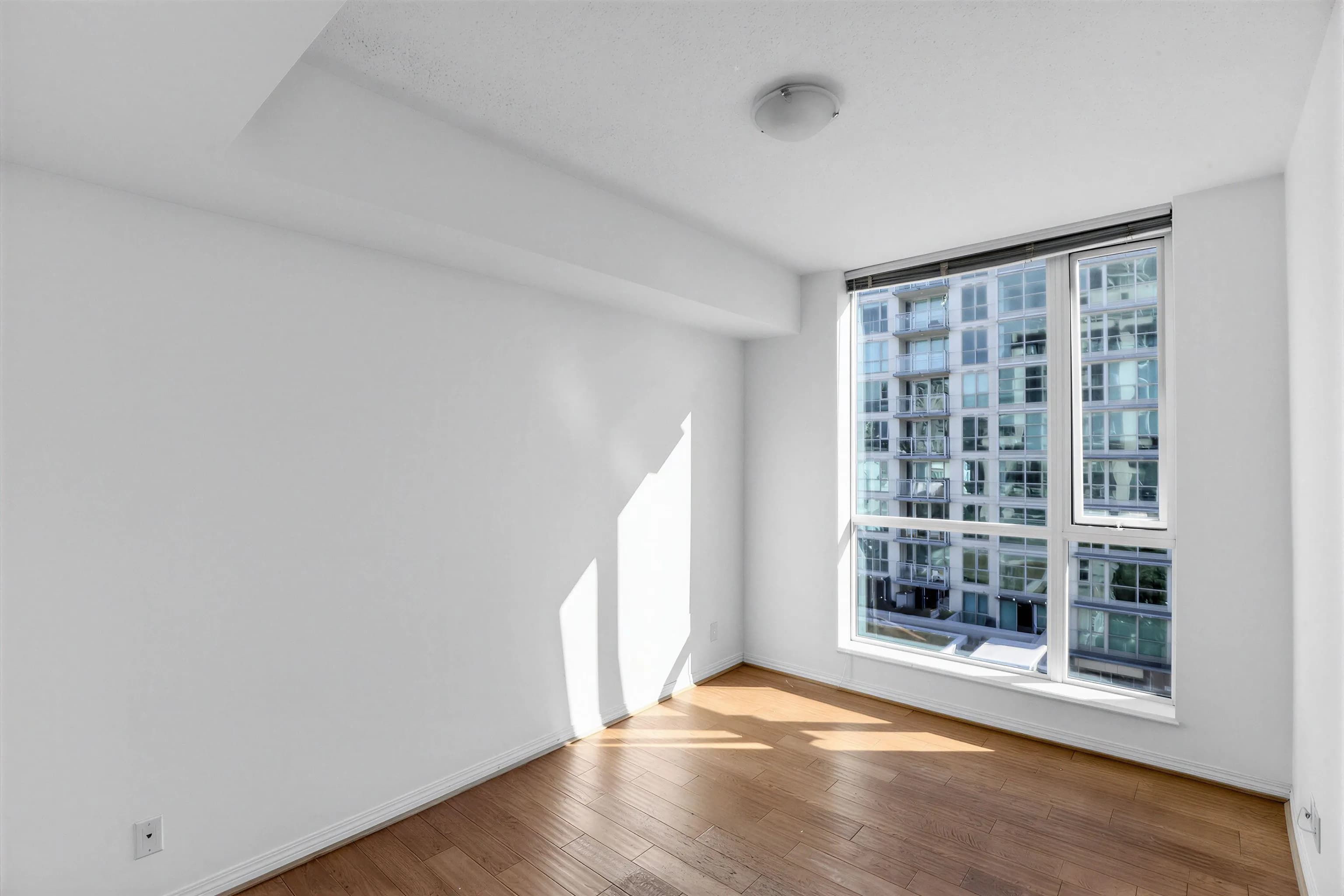 806 168 E Esplanade Avenue, North Vancouver, BC V7L 4X8 — image 9
