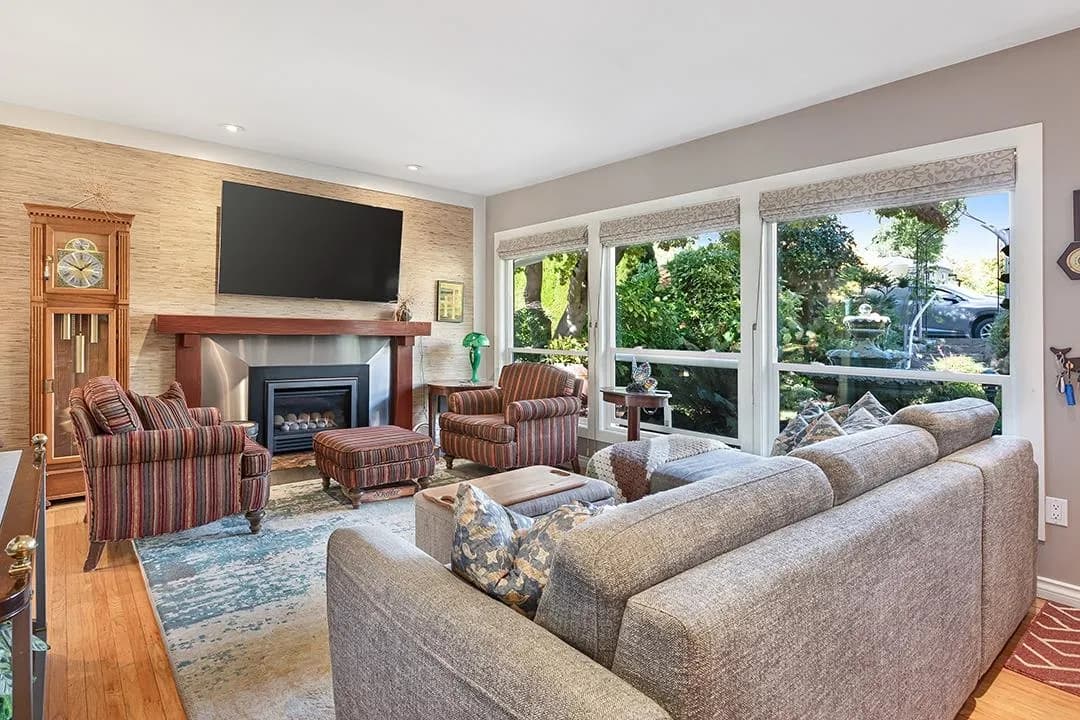535 E Keith Road, North Vancouver, BC V7L 1W3 — image 2