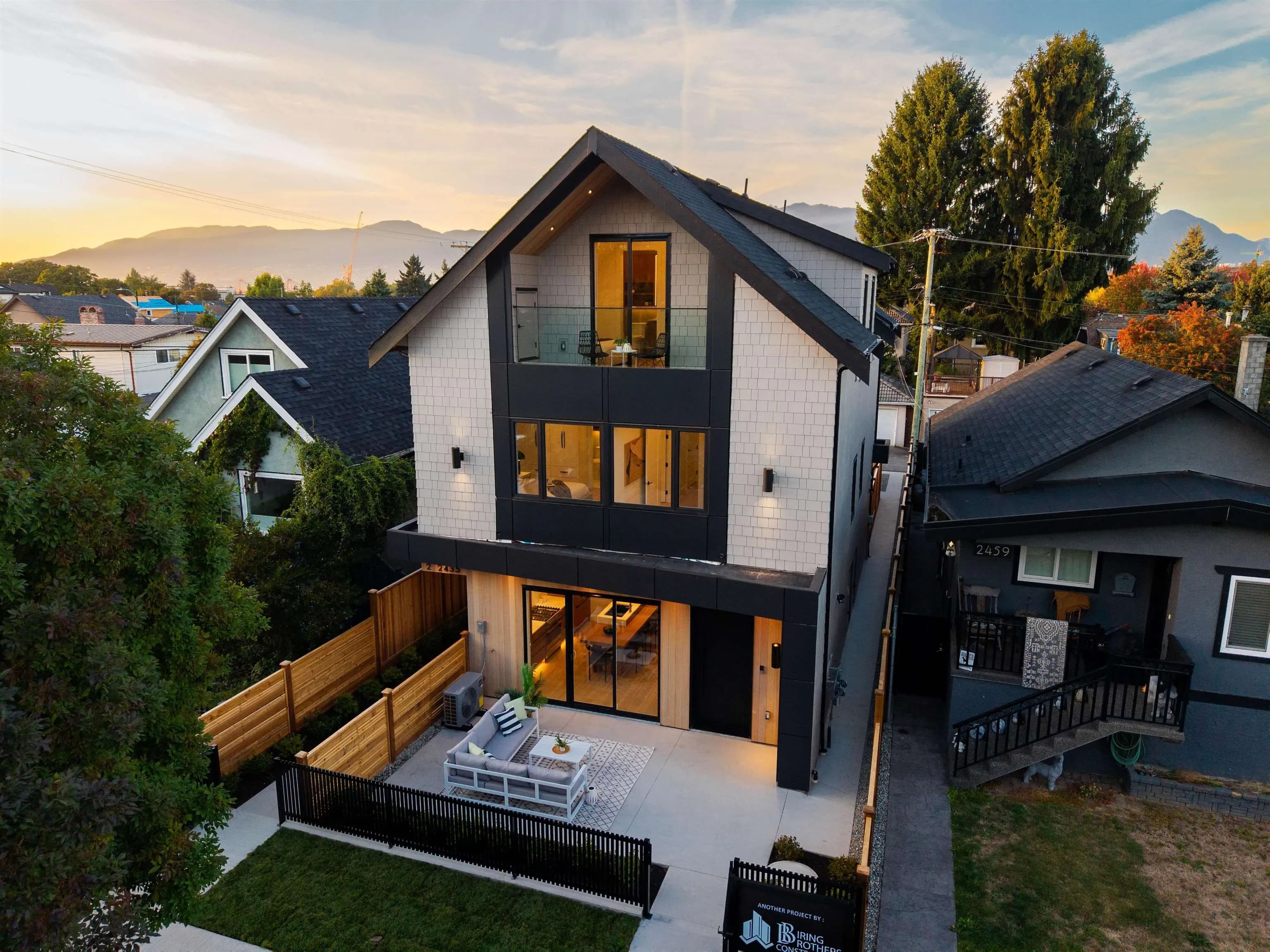 1 2435 Napier Street, Vancouver, BC V5K 2W2 — image 1