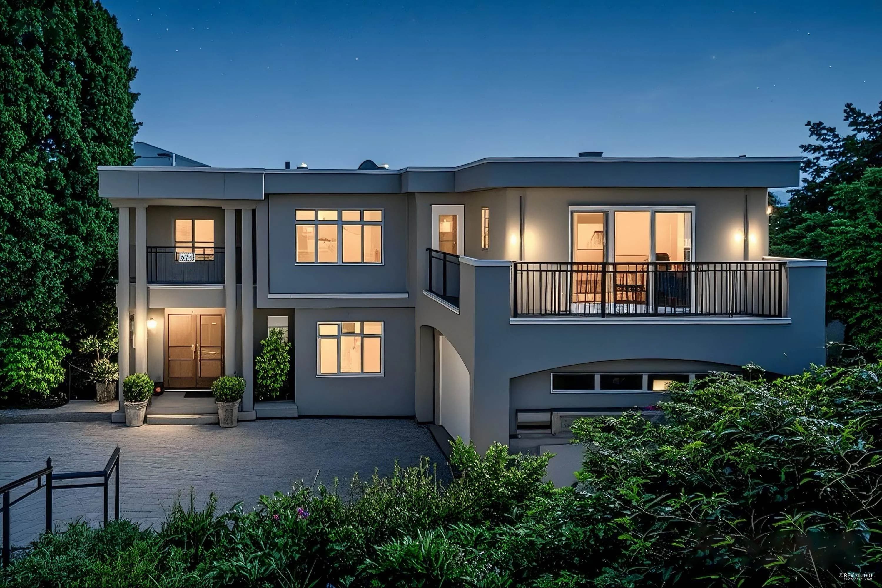 574 St. Andrews Place, West Vancouver, BC V7S 1V8 — image 2